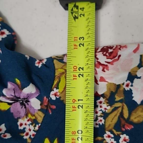 Torrid Floral Cold Shoulder Blouse size 1 (1X 14-16) - Picture 6 of 8
